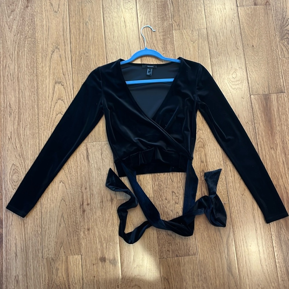 Black velvet long sleeve wrap around top size small forever 21